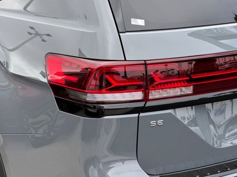 New 2025 Volkswagen Atlas Peak Edition SE image 7