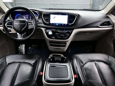 Used 2022 Chrysler Pacifica Touring-L AWD/4WD image 21