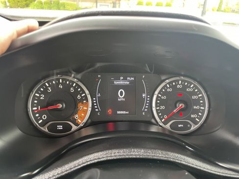 Used 2017 Jeep Renegade Altitude FWD image 8