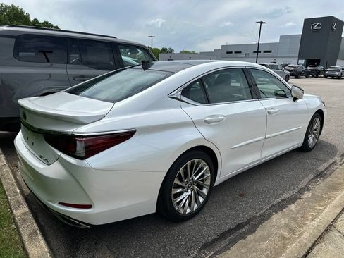 Used 2022 Lexus ES 350 Ultra Luxury w/ Accessory Package FWD image 6