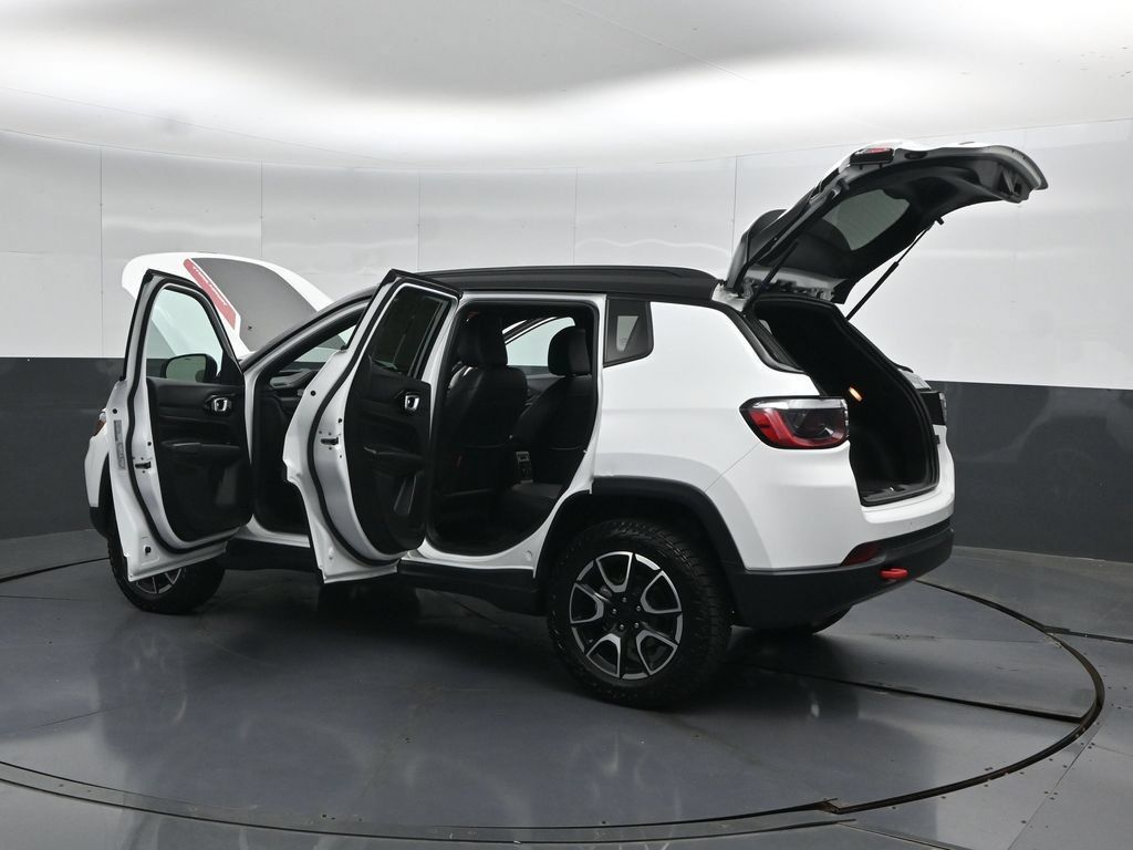 Used 2024 Jeep Compass Trailhawk AWD/4WD image 52