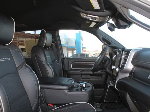 Used 2025 RAM 2500 Laramie AWD/4WD image 18