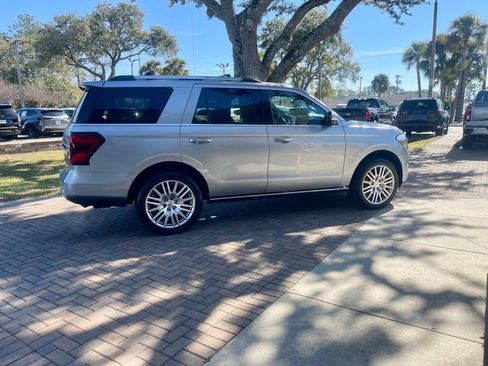 Used 2024 Ford Expedition Limited image 7