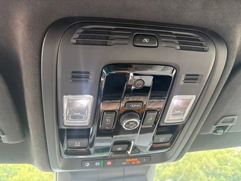 Used 2025 Cadillac Escalade Sport Platinum w/ LPO, ONYX Package AWD/4WD image 5