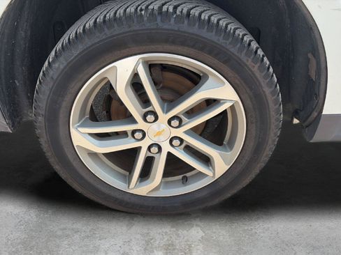 Used 2016 Chevrolet Equinox LTZ w/ Enhanced Convenience Package FWD image 9