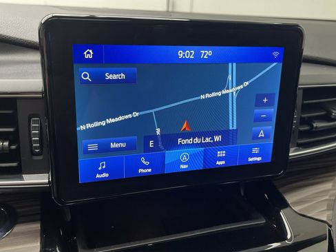 Used 2021 Ford Explorer Limited w/ Equipment Group 301A AWD/4WD image 5