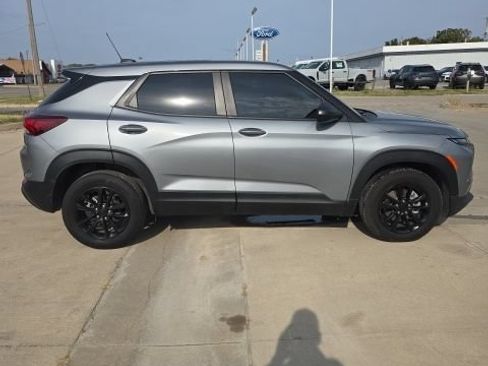 Used 2026 Chevrolet TrailBlazer LS w/ LS Convenience Package FWD image 2