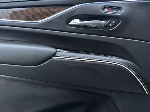 Certified 2024 Cadillac Escalade Premium Luxury Platinum w/ Heavy-Duty Trailer Package image 11