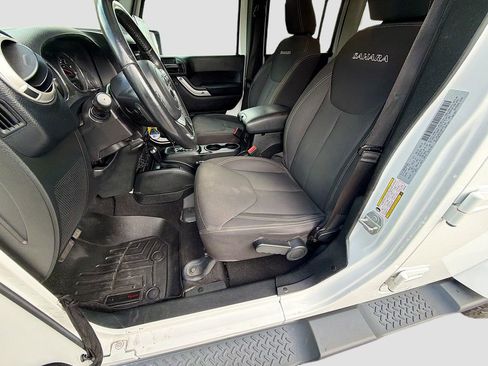 Used 2018 Jeep Wrangler Unlimited Sahara image 19