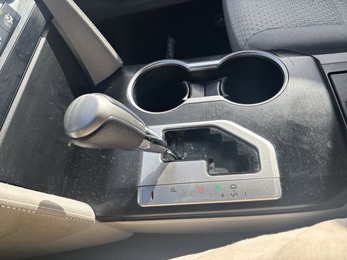 Used 2012 Toyota Camry image 24