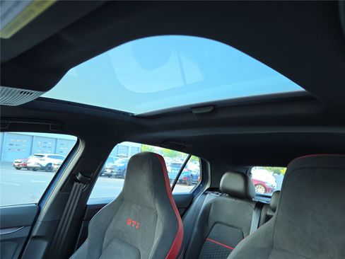 New 2026 Volkswagen GTI SE FWD image 21