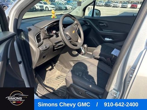 Used 2022 Chevrolet Trax LS w/ Tint and Cruise Package FWD image 11
