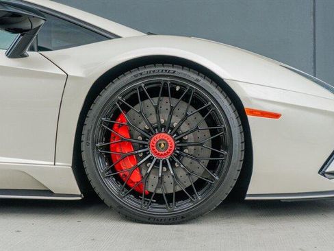 Used 2017 Lamborghini Aventador S image 45