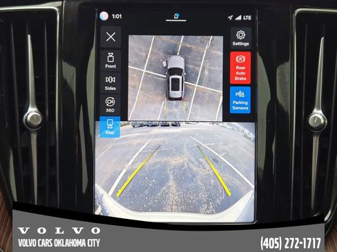 Certified 2024 Volvo XC60 B5 Ultimate w/ Protection Package Premier AWD/4WD image 17