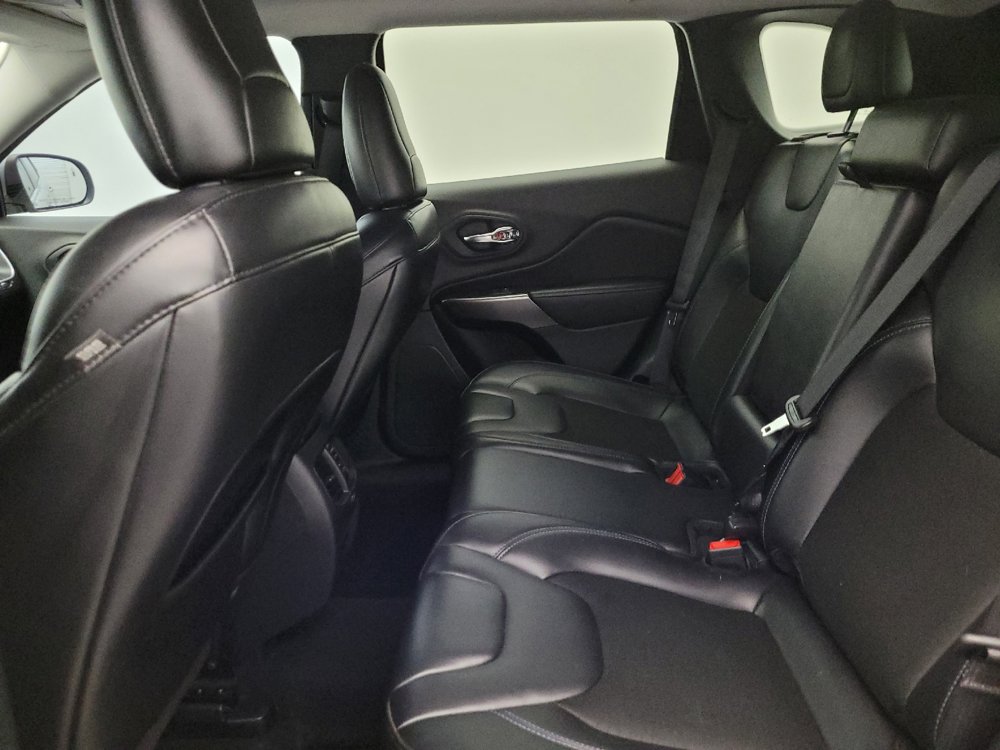Used 2020 Jeep Cherokee Latitude Plus FWD image 18