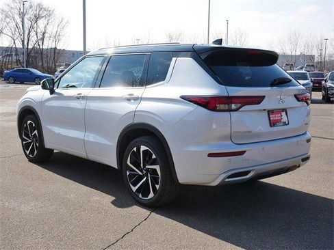 Used 2023 Mitsubishi Outlander SEL image 5