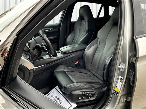 Used 2018 BMW X6 M image 21