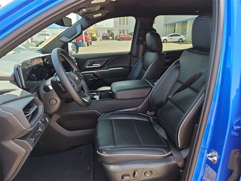 New 2025 Chevrolet Silverado EV LT image 16