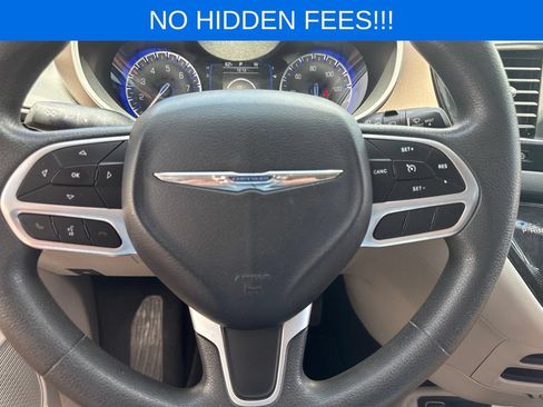 Used 2018 Chrysler Pacifica L FWD image 25