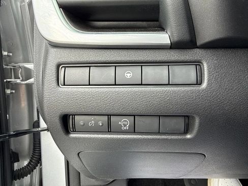 Used 2023 Nissan Rogue SV AWD/4WD image 25