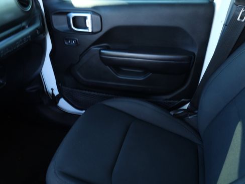 Used 2019 Jeep Wrangler Unlimited Sport S image 13