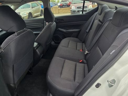 Used 2025 Nissan Altima 2.5 SV image 12