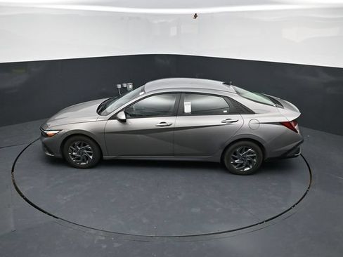 Used 2024 Hyundai Elantra SEL FWD image 55