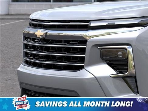 New 2026 Chevrolet Traverse LT w/ Sun and Wheel Package AWD/4WD image 13