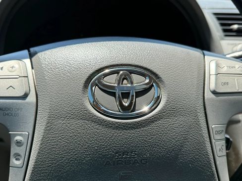Used 2011 Toyota Camry XLE FWD image 30