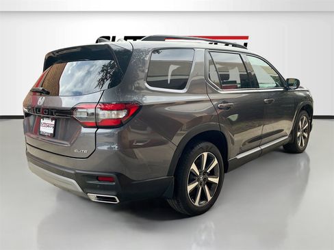 Used 2025 Honda Pilot Elite image 7
