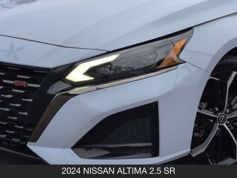 Used 2024 Nissan Altima 2.5 SR w/ SR Premium Package FWD image 10
