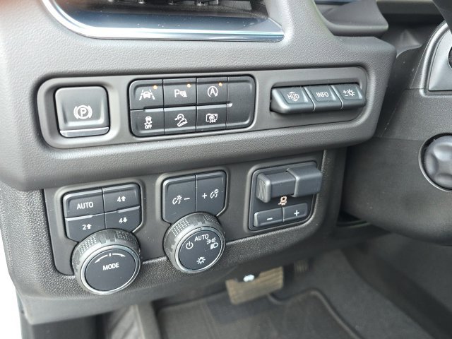 Used 2024 Chevrolet Suburban Premier w/ Premium Package AWD/4WD image 35