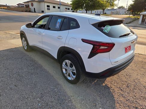 Used 2025 Chevrolet Trax LS FWD image 19