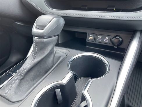 Used 2023 Toyota Highlander XLE image 27