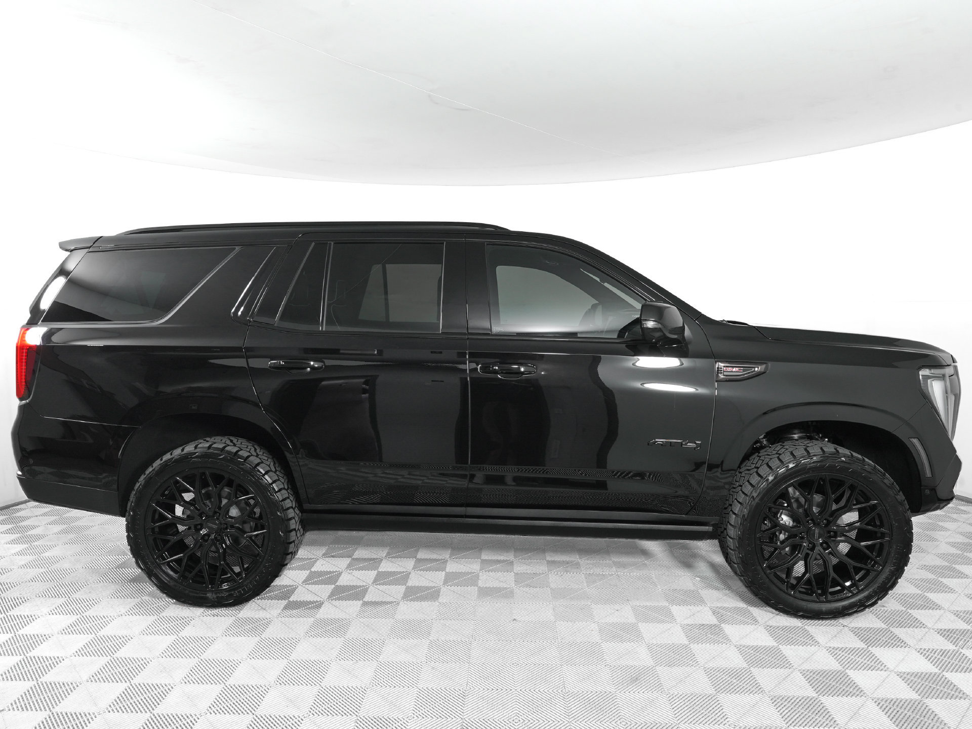 Used 2026 GMC Yukon AT4 Ultimate w/ LPO, Floor Liner Package AWD/4WD image 5