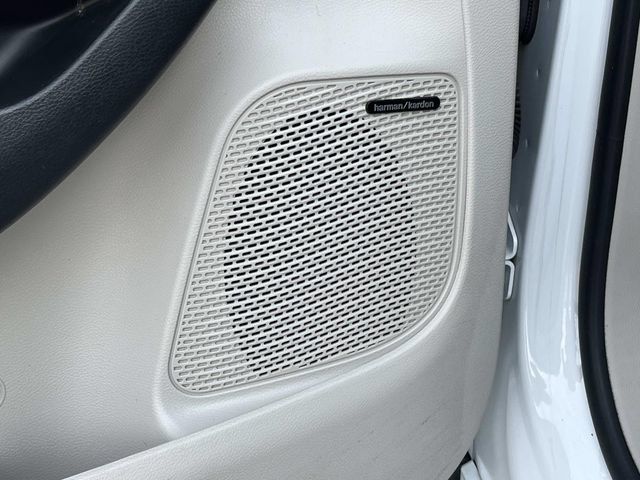 Used 2022 Chrysler Pacifica Limited FWD image 28