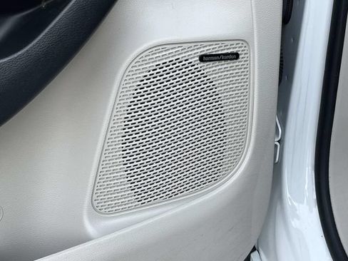 Used 2022 Chrysler Pacifica Limited FWD image 28