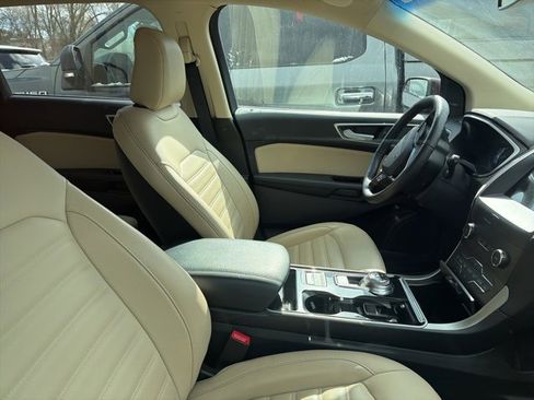 Used 2020 Ford Edge SEL w/ Convenience Package image 3