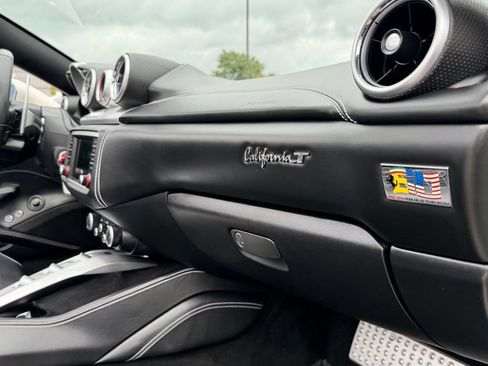 Used 2015 Ferrari California T RWD image 29