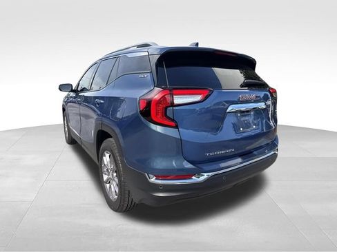 Used 2024 GMC Terrain SLT w/ Infotainment Package II FWD image 8