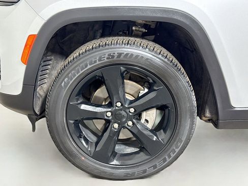 Used 2023 Jeep Grand Cherokee Altitude image 29