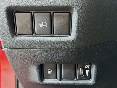 Used 2021 Toyota C-HR XLE image 17