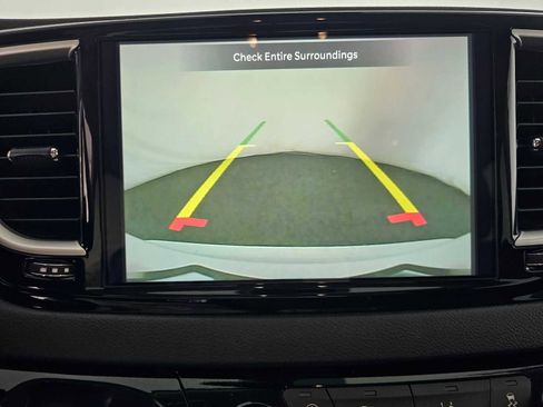 Used 2024 Chrysler Pacifica Touring-L FWD image 26