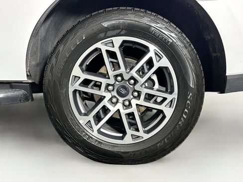 Used 2025 Ford Expedition Active image 11