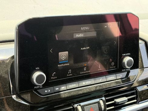 Used 2025 Nissan Pathfinder SV FWD image 11