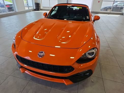 Used 2017 FIAT 124 Spider Classica RWD image 2