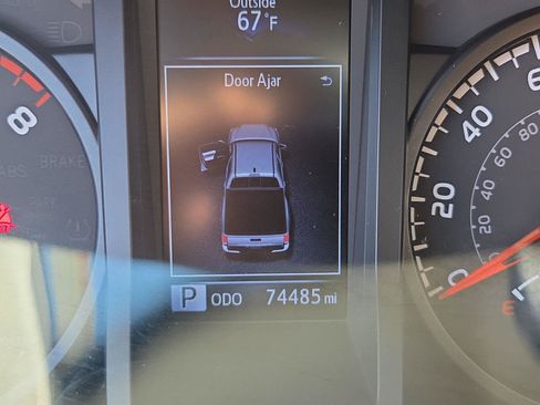 Used 2020 Toyota Tacoma SR AWD/4WD image 31