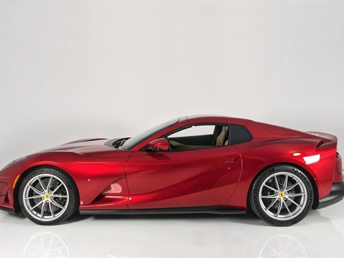 Used 2021 Ferrari 812 GTS RWD image 5