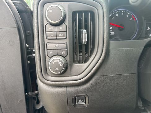 Used 2022 Chevrolet Silverado 1500 Custom AWD/4WD image 14