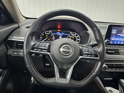 Used 2024 Nissan Altima 2.5 SR FWD image 13